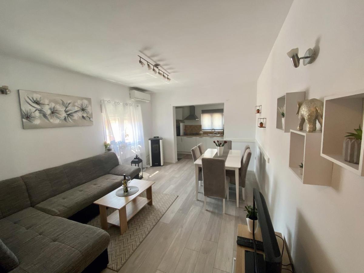 Apartman Ivica Apartment